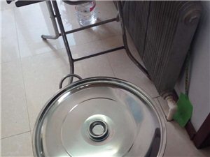 出售食堂用的大铁锅9成新煮面麻辣烫装液体